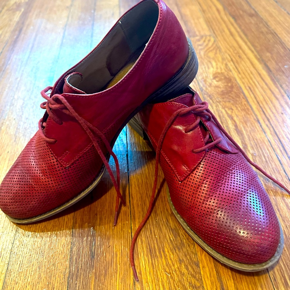 Lace up genuine leather red shoes